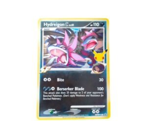 Pokémon-kaart Hydreigon C Lv. 61 promo SWSH138 uit Celebrations, schuin gefotografeerd