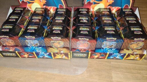 De website staat online onze pokemonwinkel 9 Hidden Fates Pokémon tins
